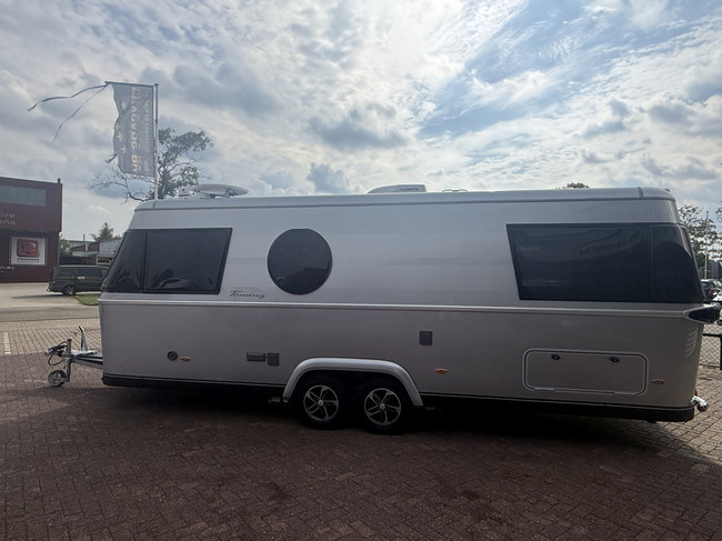 Eriba T 820 (TOURING 820) full options EP level systeem lengte bedden XT mover Truma zonnepanelen 2x dakairco Dometic elktr schotel foto: 5