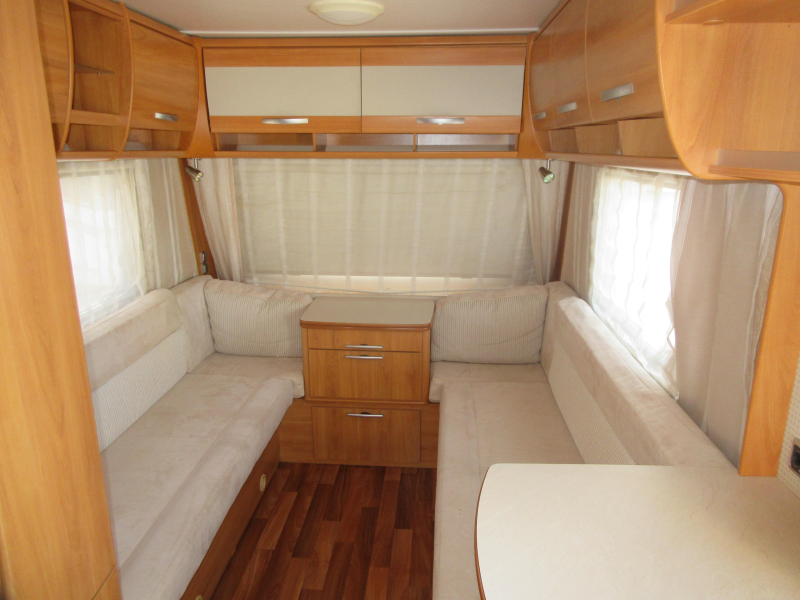 Eriba Nova GL 390 COMPACT MET EINDKEUKEN  foto: 2