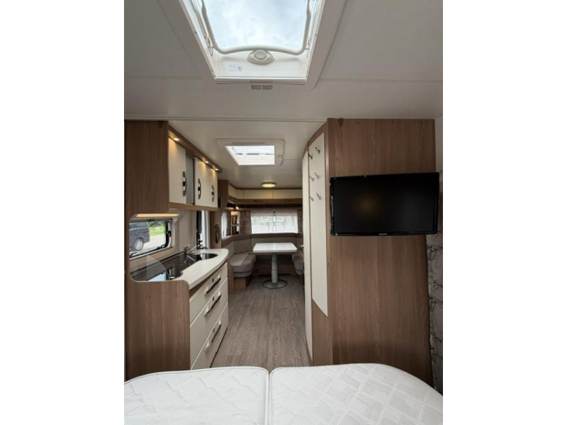 Hobby De Luxe 540 UFF Incl. Mover en Airco  foto: 18