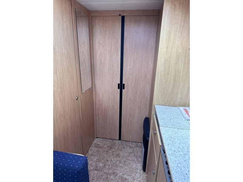 Bürstner Ventana Avantgarde 430 TN met nieuwe voortent  foto: 7