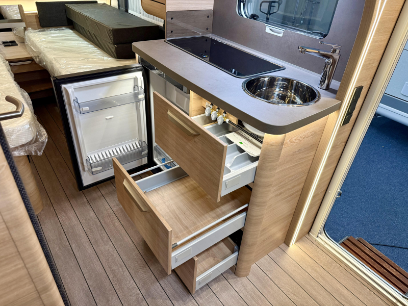Knaus Sudwind Black Selection 460 EU Zomer Airco Actie!  foto: 18