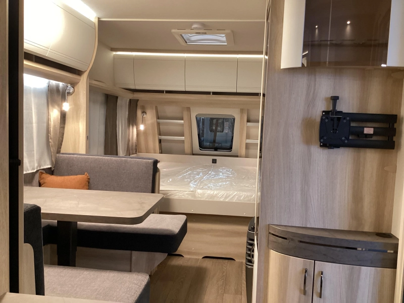 Hobby De Luxe 460 SFF Vrijstaand bed/ Douche  foto: 6