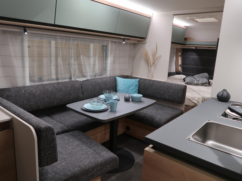Dethleffs Camper 560 FMK STAPELBED EN RONDZIT!  foto: 3