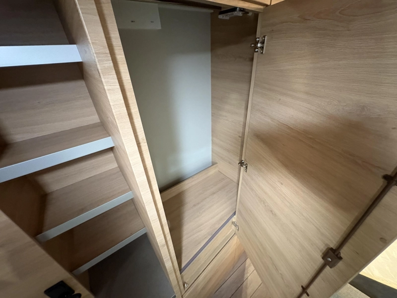 Knaus Sudwind Black Selection 500 PF kopkeuken / fransbed  foto: 11