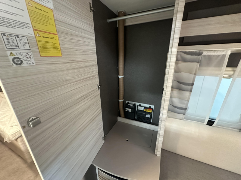 Dethleffs C'Joy 460 LE voortent | ex-verhuur  foto: 12