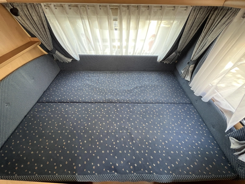Bürstner Ventana Avantgarde 435 TS Voortent en losse luifel  foto: 4