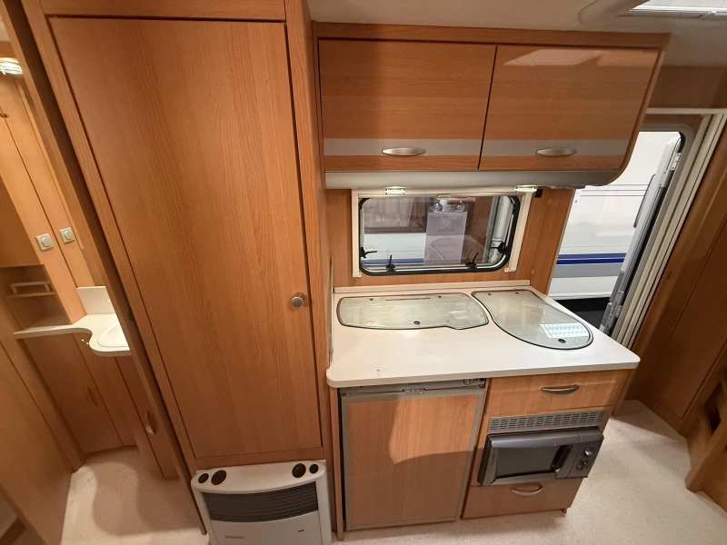 Knaus Sport 500 FDK STAPELBED VASTBED ZITJE  foto: 11