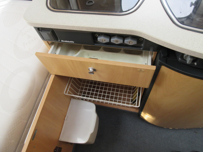 Dethleffs Camper 440 DB DWARSBED EN VASTE LUIFEL  foto: 9