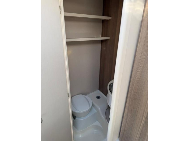 Dethleffs C'Joy 480 QLK mover airco stapelbed  foto: 18
