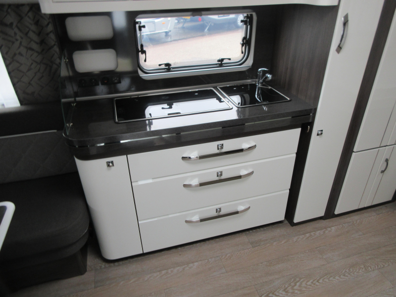 Hobby Prestige 560 UL RONDZIT HOGE KOELKAST  foto: 6
