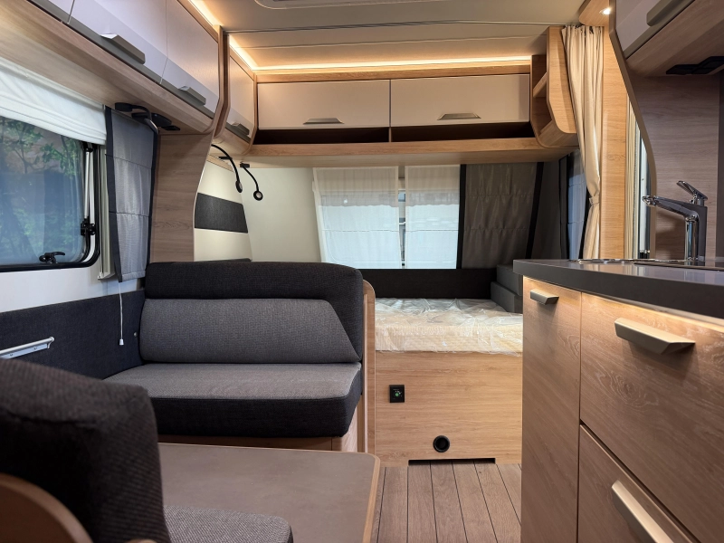 Knaus Sudwind Black Selection 500 QDK stapelbed / dwarsbed  foto: 11