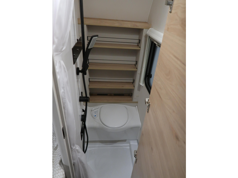 Dethleffs Camper 560 FMK STAPELBED EN RONDZIT!  foto: 10