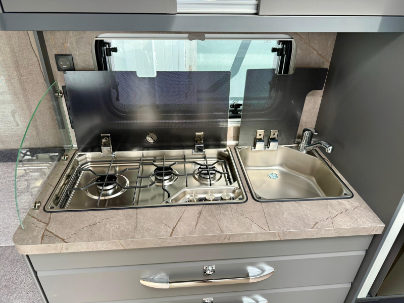 Hobby De Luxe 460 UFE Frans bed & rondzit!  foto: 20