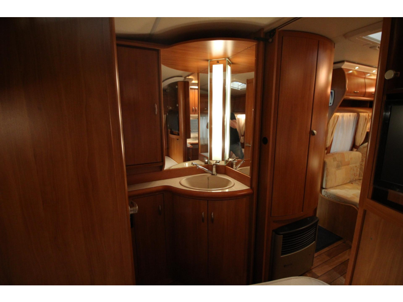 Hobby Excellent 460 UFE Mover Voortent Fietsenrek  foto: 17