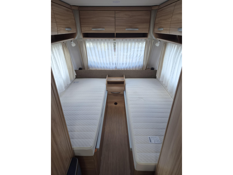 Eriba Nova Light 470 Enkele bedden - Luifel  foto: 13