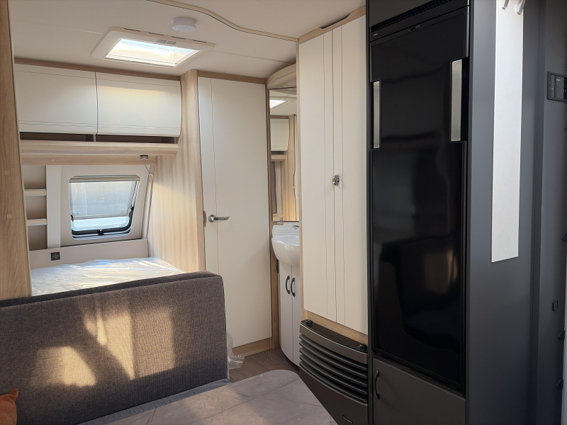Hobby De Luxe 400 SFE Model 2027  foto: 9