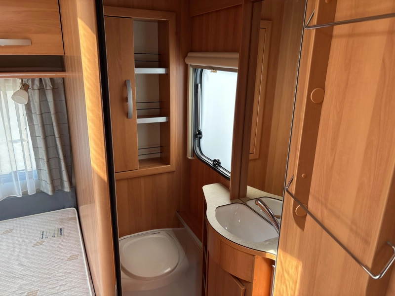 Eriba Nova Light 465 luifel mover hordeur  foto: 5
