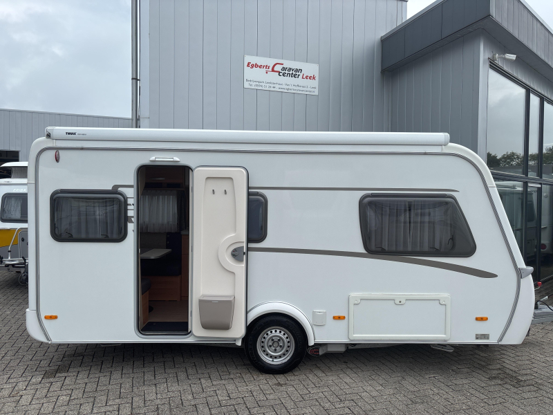 Eriba Nova Light 470 Mover/Thule luifel  foto: 2