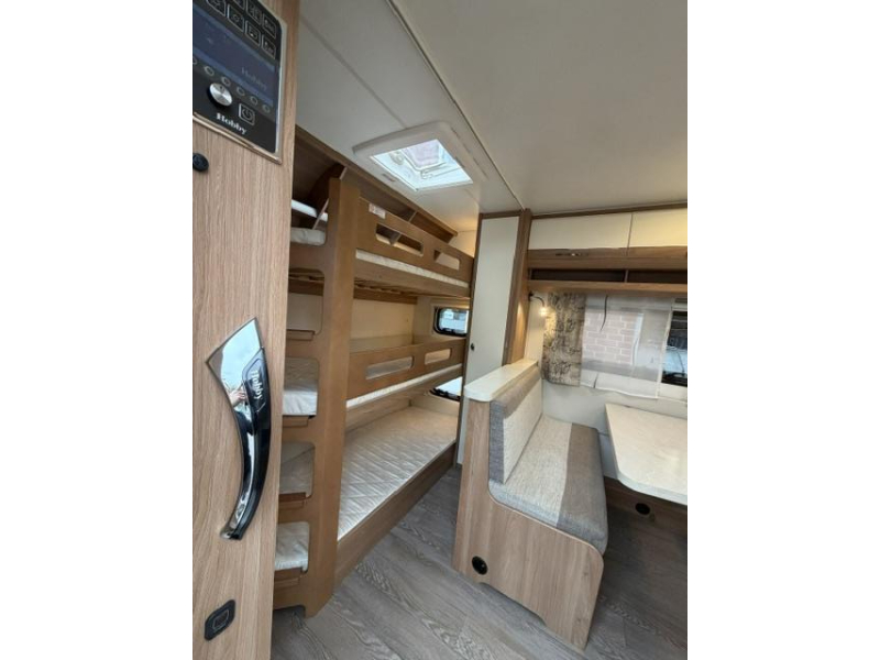 Hobby De Luxe 540 KMFE 3 stapelbed Mover Airco  foto: 10