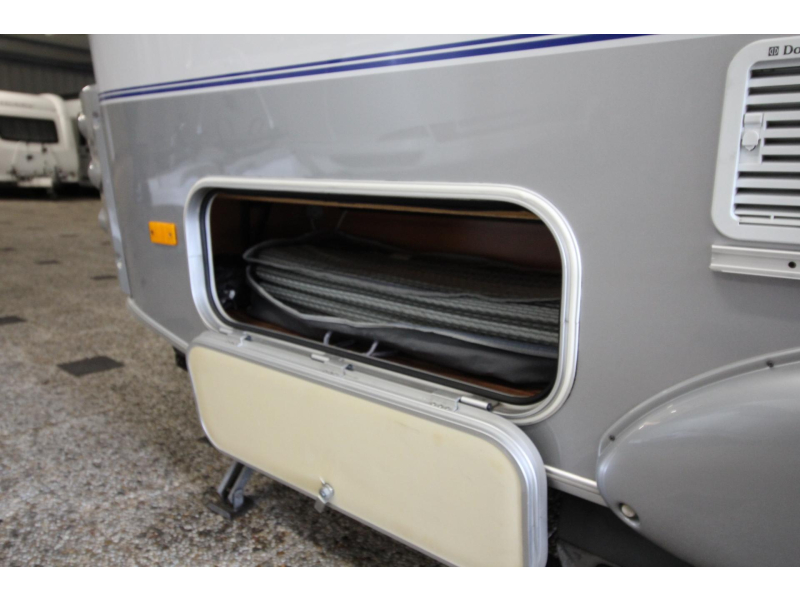 Eriba Touring Triton 430 GT Hefdak, Mover, Voortent  foto: 15