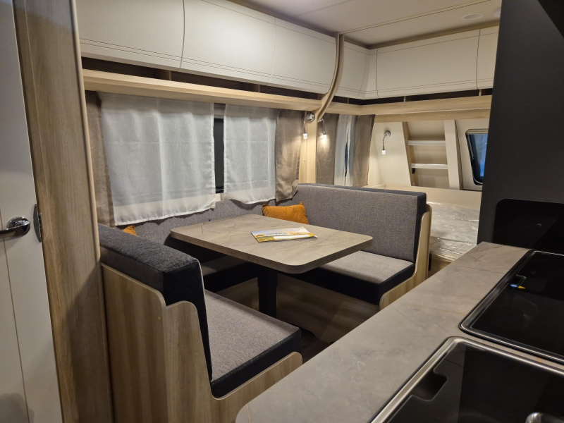Hobby De Luxe 490 KMF 