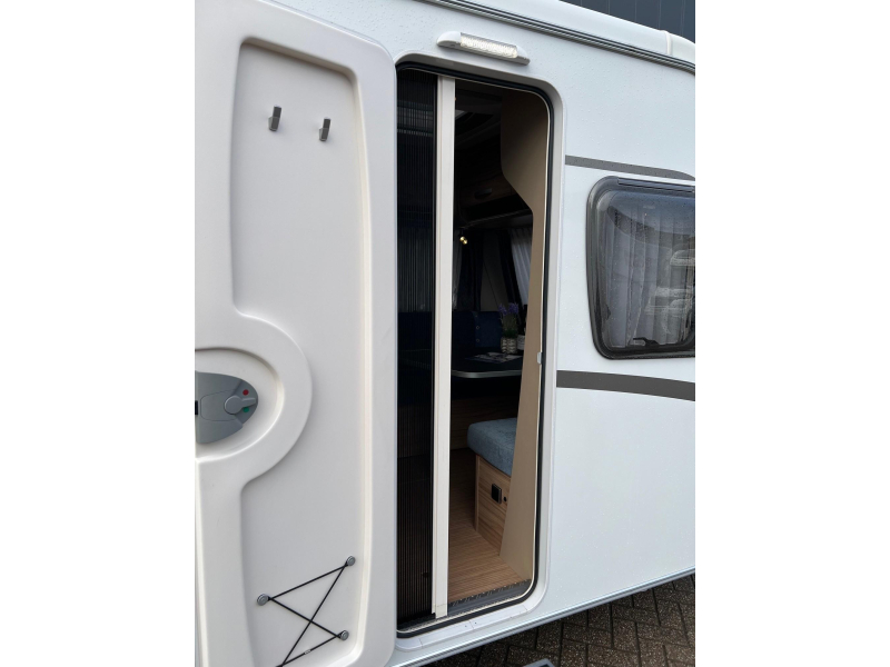 Eriba Nova Light 465 fransbed mover, luifel  foto: 10