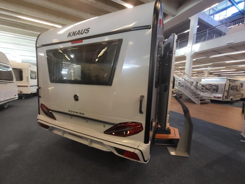 Knaus Sudwind Black Selection 460 EU mooi compleet af fabriek  foto: 7