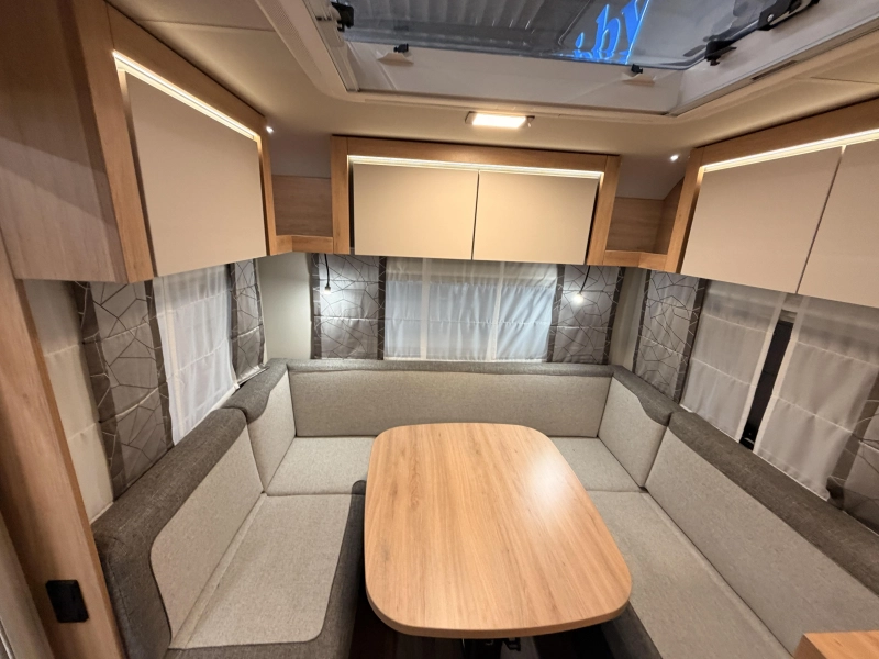 Knaus Sport 450 FU 1800 KG + Fransbed  foto: 5