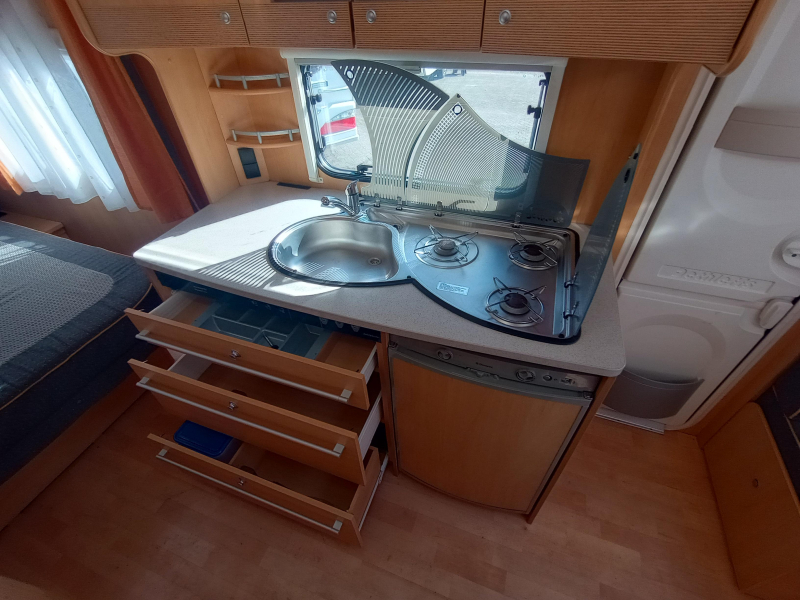 Dethleffs Camper 540 DBM Voortent  foto: 7