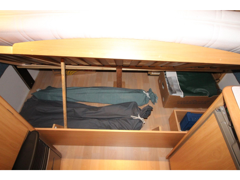 Chateau Caratt 390 TZF Voortent, Fietsenrek V+A  foto: 19