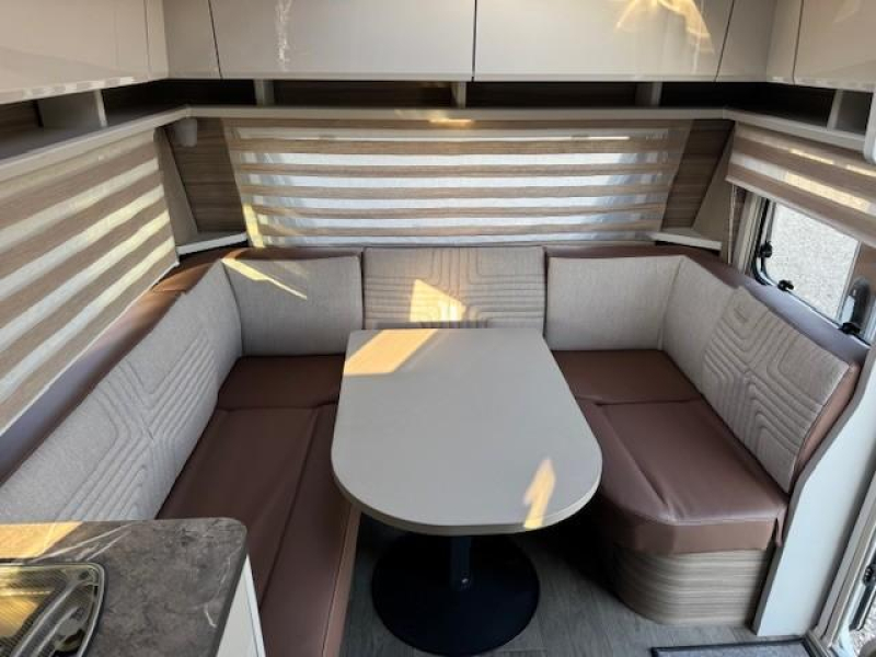 Bürstner Averso Harmony Line 465 TS mover airco fietsenrek  foto: 13