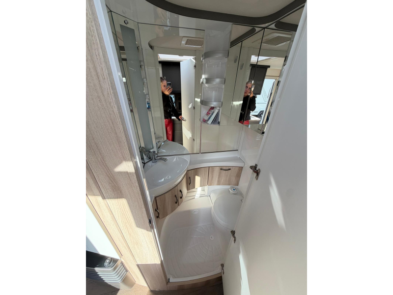 Hobby De Luxe 495 UL Met Thule luifel  foto: 13