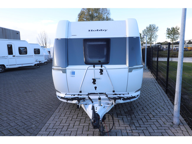 Hobby De Luxe 400 SFE Mover / Voortent foto: 4