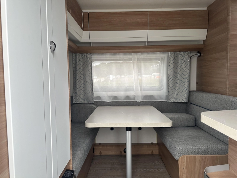 Hobby De Luxe 440 SF cassete luifel - 
