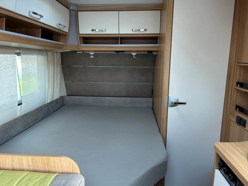 Dethleffs Camper 390 FS Mover & luifel 