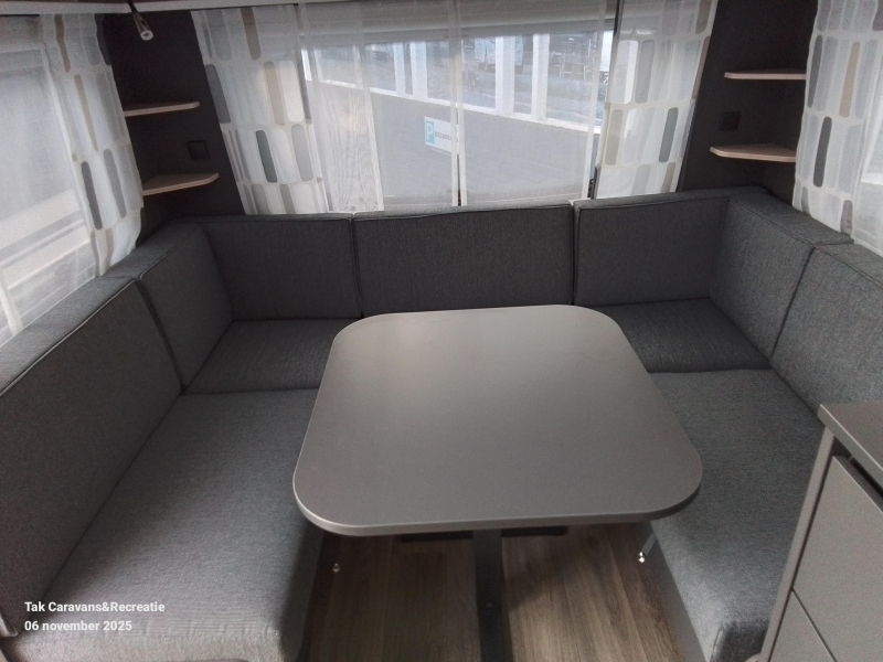 Fendt Apero 465 SFB middenkeuken en Frans bed 