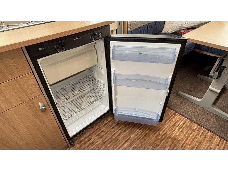 Bürstner Averso Fifty 500 TL enkele bedden rondzit  foto: 9
