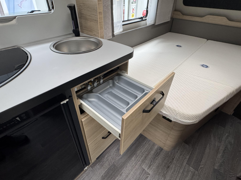 Weinsberg CaraOne Edition HOT 450 FU incl Mover en deel tent  foto: 5