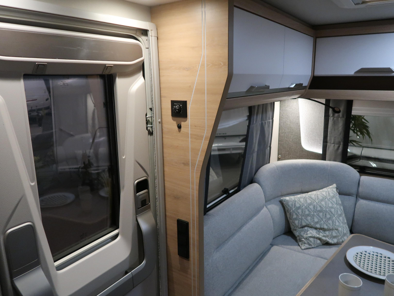 Knaus Sudwind Black Selection 500 FU RONDZIT FRANS BED  foto: 16
