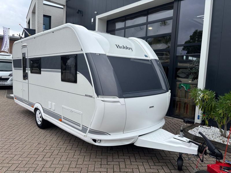 Hobby On Tour 470 KMF met voortent en stapelbed  foto: 8
