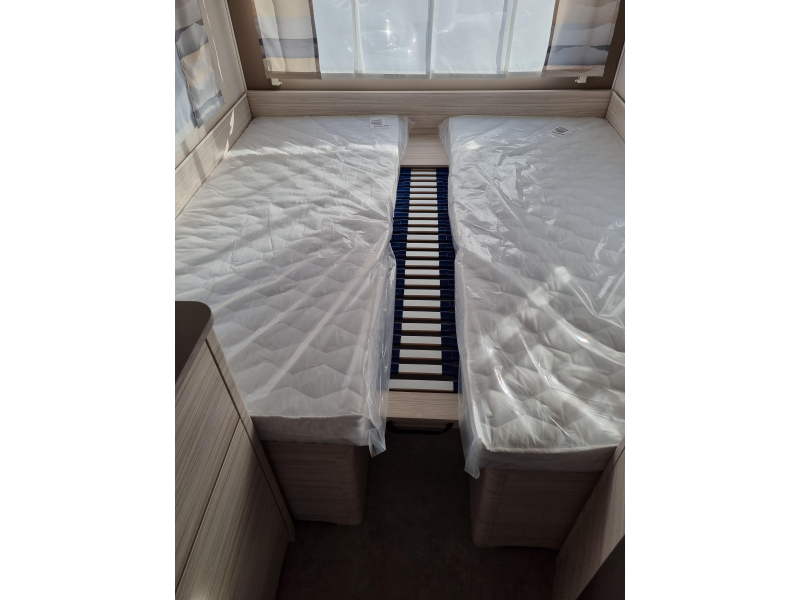 Dethleffs C'Joy 460 LE Active - Enkele bedden!  foto: 12