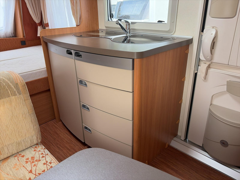 Hobby De Luxe 400 SF Voortent/Fietsdrager 