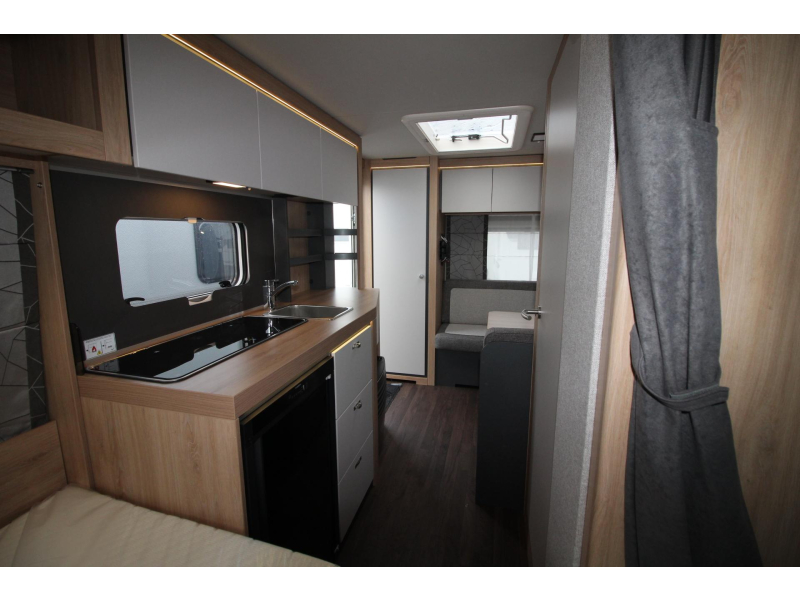 Knaus Sport 420 QD Dwarsbed & ruime keuken!  foto: 8