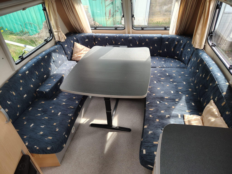 Kip Grey Line Special 44 EKL met doucheruimte  foto: 6