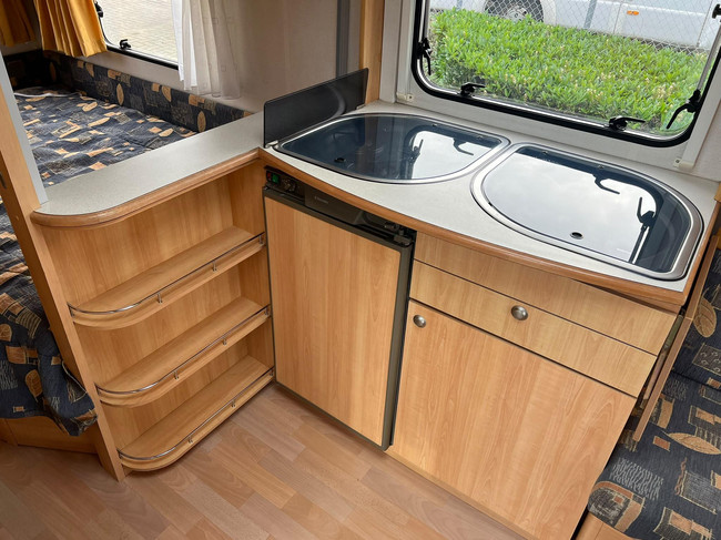 HOME-CAR Racer Spirit 45 | Fietsenrek | Voortent | Fransbed | Kachel | Dinnete foto: 9