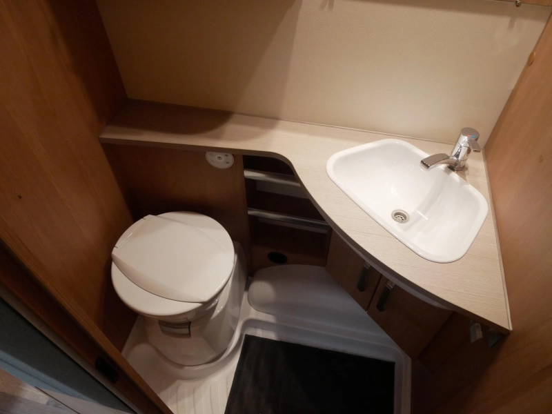 Knaus Sport 460 EU Mover levelsysteem luifel  foto: 12