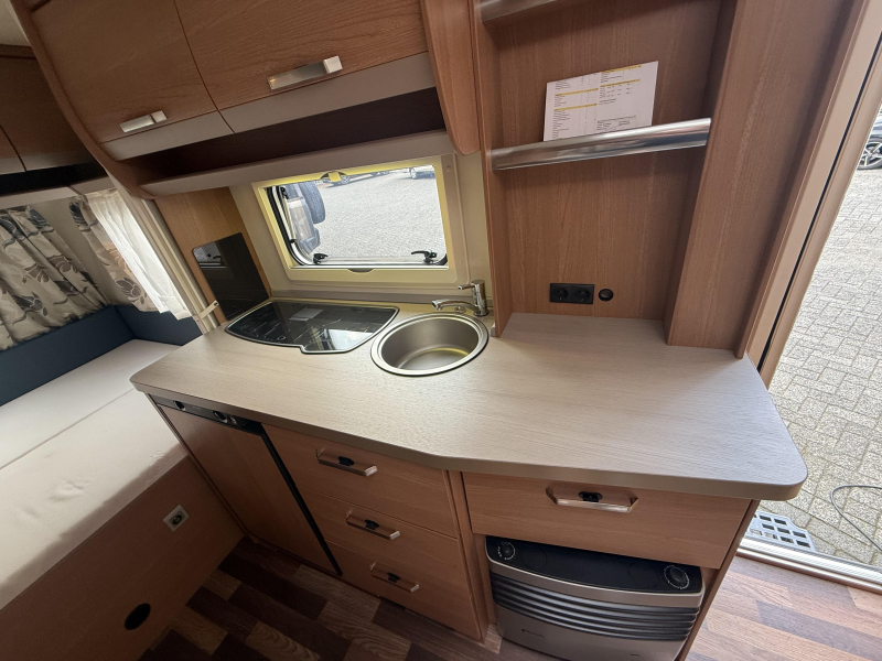 Knaus Sport 420 QD VASTBED TREINZIT VOORTENT  foto: 12
