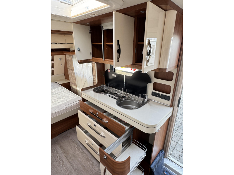 Hobby Excellent 540 UFF -rondzit-queensbed  foto: 16