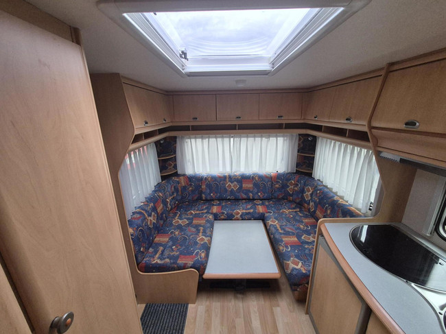 Hobby 460 UFE Mover, Voortent + Nw. Etui luifel foto: 15