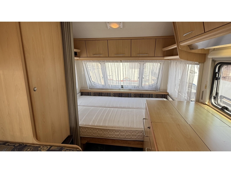 Chateau Calista 390 TDZ treinzit vast bed toilet  foto: 10